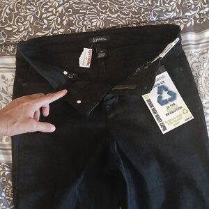 Black capris
